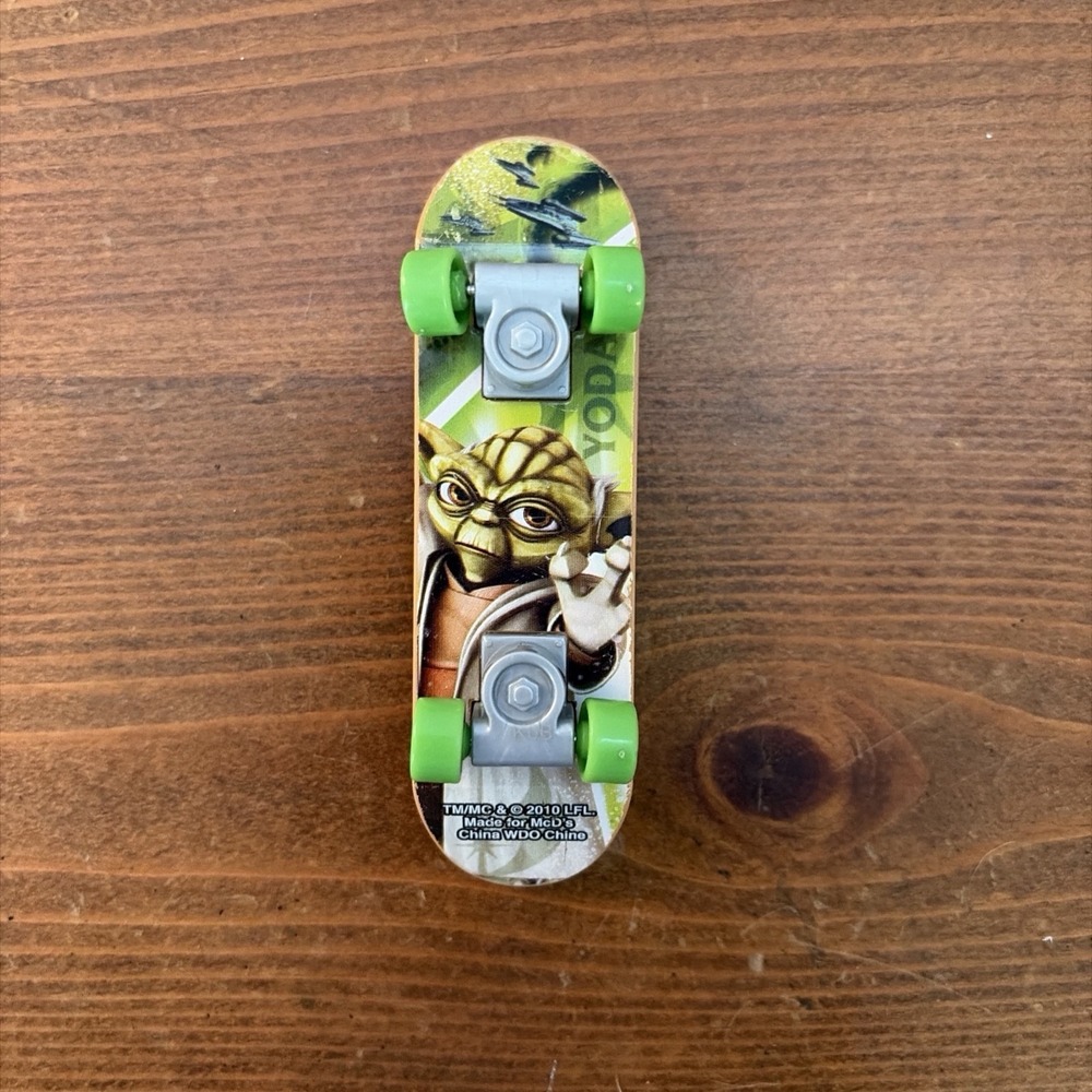 THE CLONE WARS YODA SKATEBOARD TOY (PRE-OWNED)